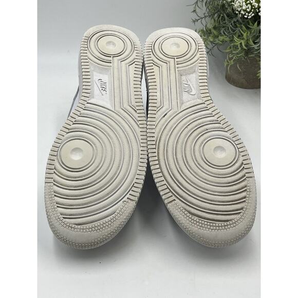 Nike Air Force 1 07 Men's Low Top Triple White Basketball Shoe AF1 Sz 10/W 11.5 - Picture 7 of 8